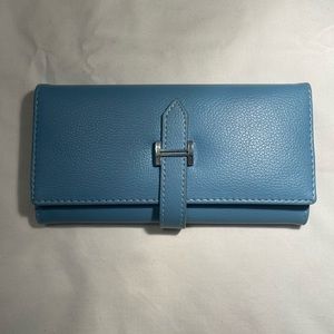 Selling fake, blue Hermes wallet